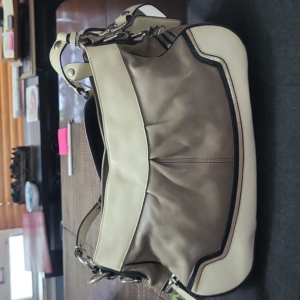 Vintage Coach Legacy Like New - Picture 4 of 9